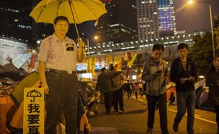 170623155453-xi-jinping-protest-sign-hong-kong-exlarge-169.jpg