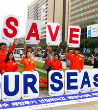 130701_p02_activists.jpg