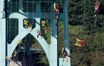 150729-portland-activists-bridge-1214p_cfcd0e82a50b22ef8feb0fde1d937047.fit-560w.jpg