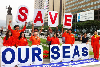 130701_p02_activists.jpg